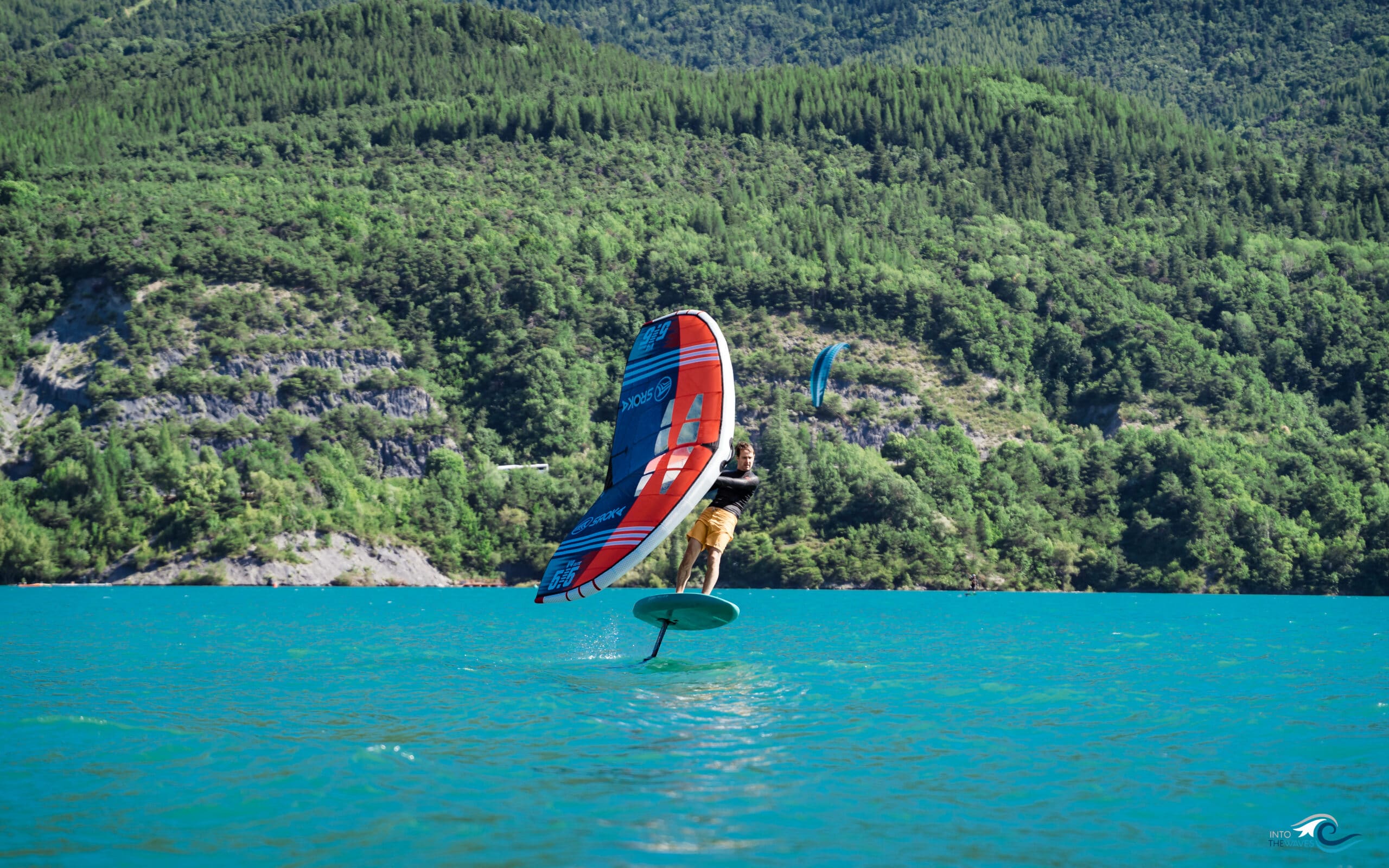 Aile de wing foil V4 Elite SROKA avec foil et aile avant de foil DW 900